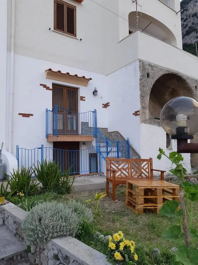 アマルフィ La Casa Nella Rocciaヴィラ